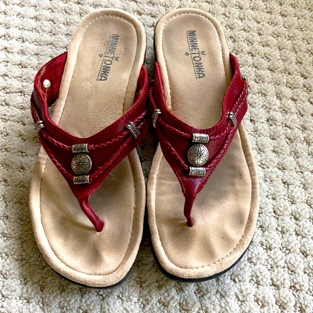 Minnetonka Silverthorne Thong Sandal Size 7